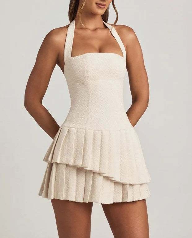 Vestido corto halter de cintura baja con falda plisada asimétrica en capas